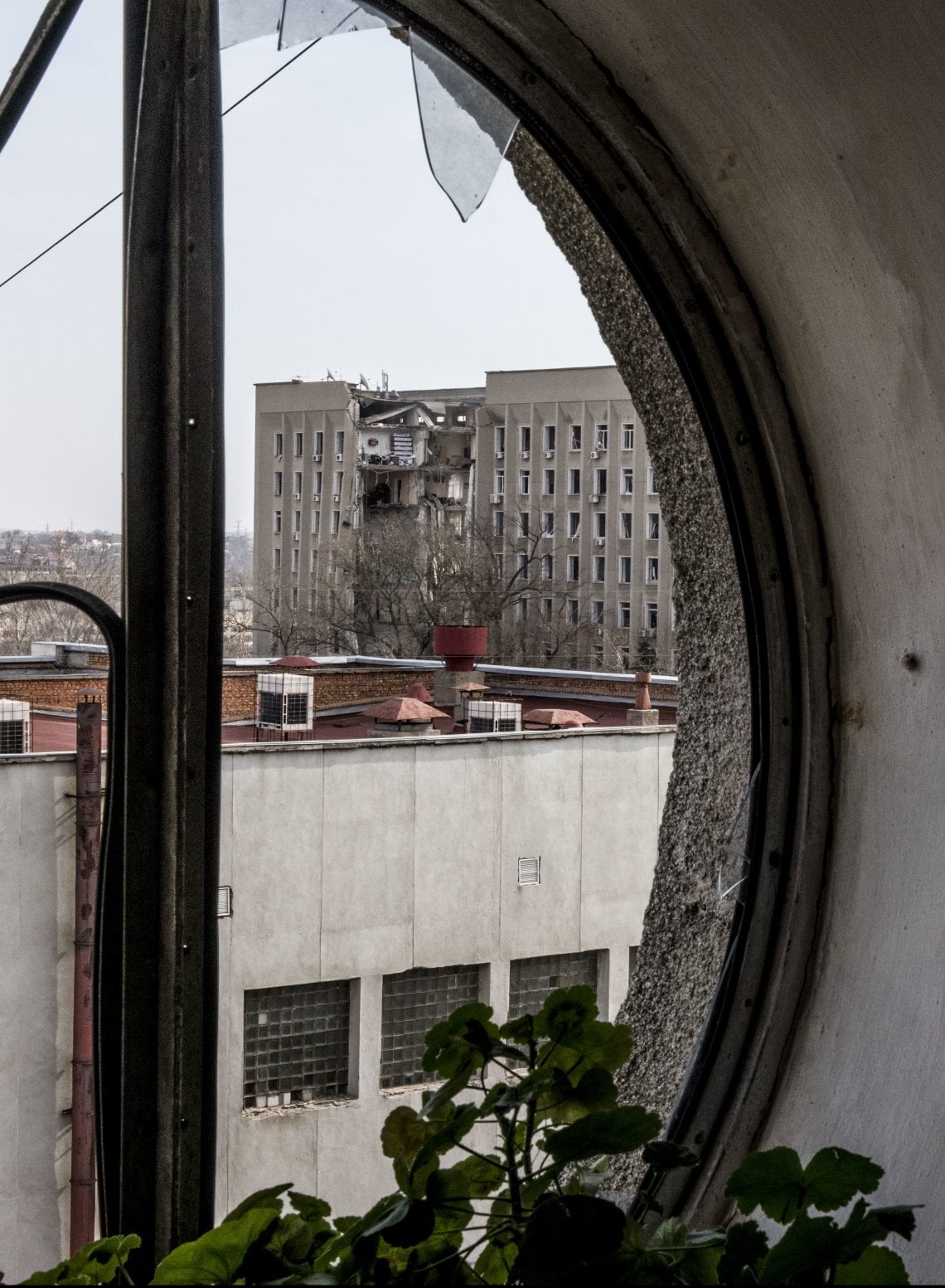 Il Palazzo della Regione di Mykolaiv colpito da un missile russo