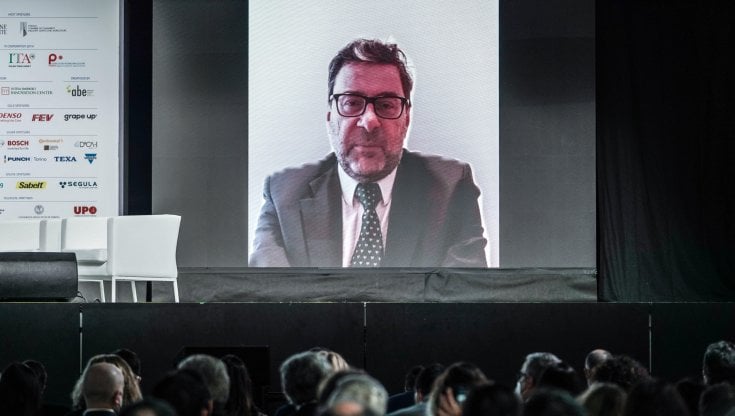 Giancarlo Giorgetti in collegamento al Vtm di Torino