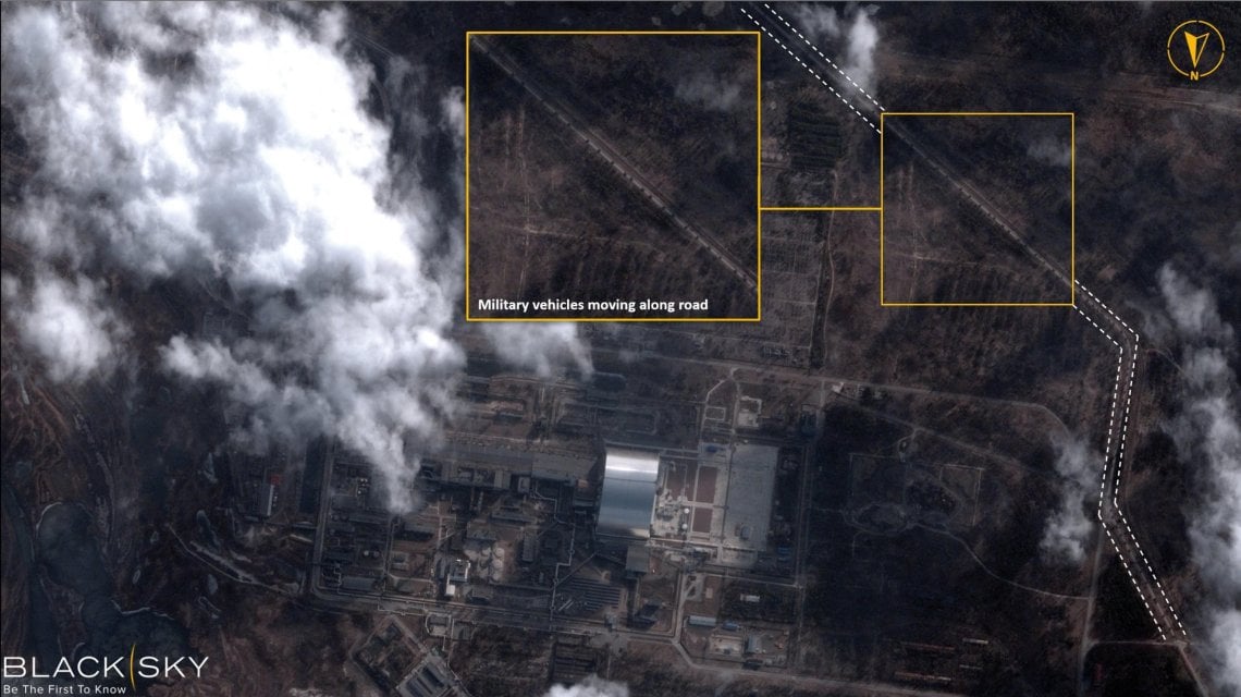 Una immagine acquisita alle 14:35 locali mostra 100 veicoli militari a  Chernobyl, 130 KM a nord di Kiev in Ucraina, 27 febbraio 2022. 