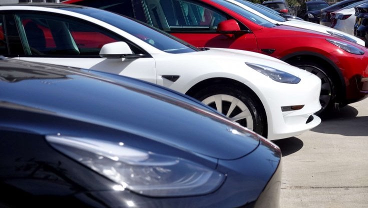 Incentivi auto, tre anni di contributi. Sconti anche per car sharing e moto