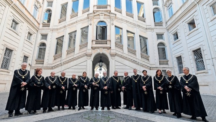 Consulta, Amato: "La Costituzione dei diritti contro l’uso della forza e il martirio della guerra"