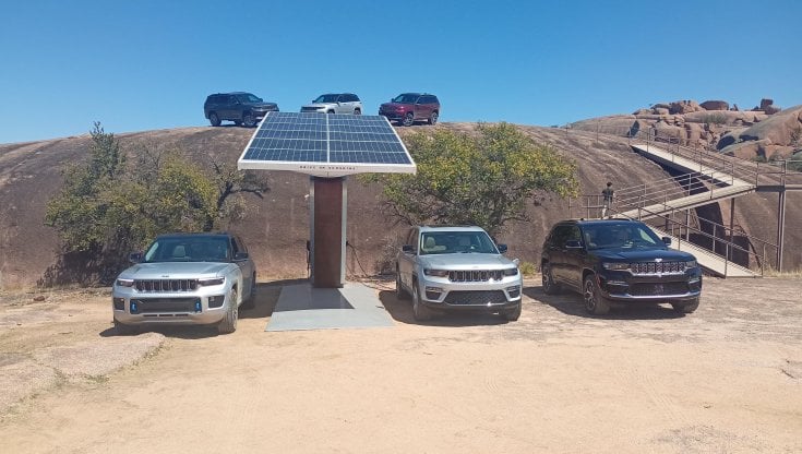 La Jeep Grand Cherokee 4xe toglie il velo 