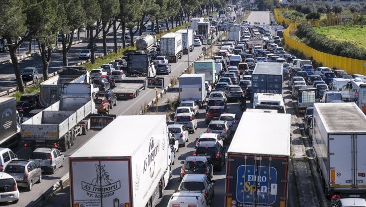 Auto, un altro tonfo per il mercato italiano: immatricolazioni giù del 30% a marzo