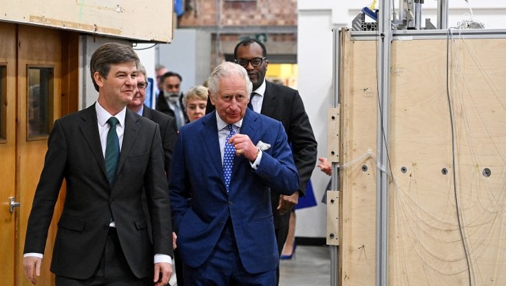 Il principe Carlo con&nbsp;il direttore del Whittle Lab Rob Miller e il ministro Kwasi Kwarteng&nbsp;