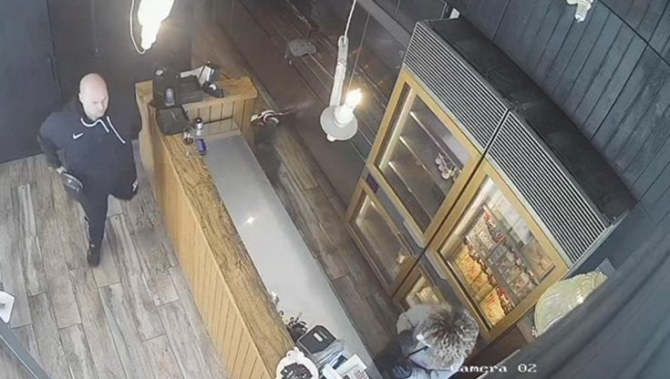Pescara, spara al cuoco di un ristobar per aver atteso troppo il suo pranzo. Catturato in tarda serata dalla polizia