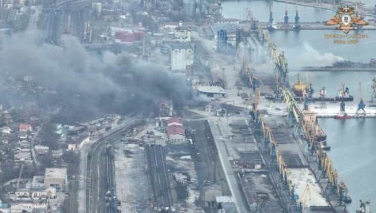 Ucraina, il porto di Mariupol. I separasti filorussi hanno annunciato di averlo "preso" luned&igrave;