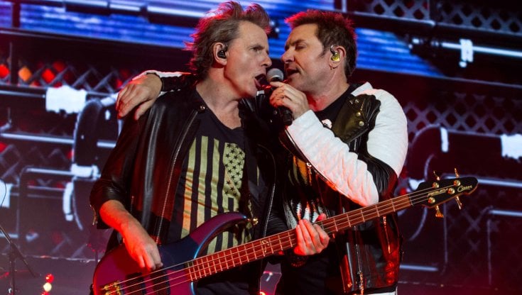 John Taylor con Simon Le Bon durante un concerto