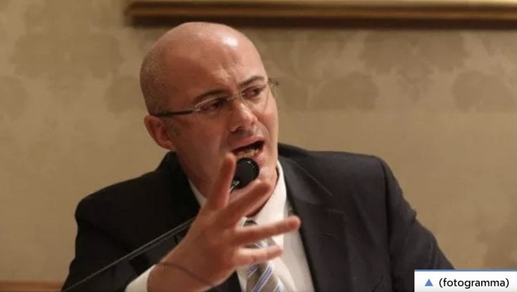 Il ministro D'Incà: "Democrazia malata di astensionismo. La cura? Il voto per posta"