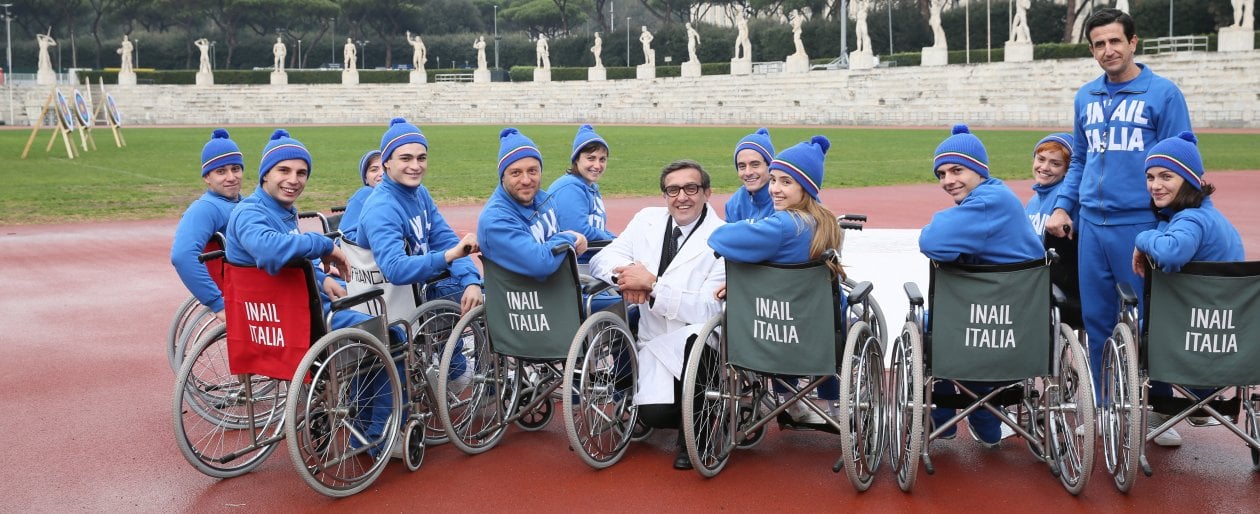 Flavio Insinna: "Mai voltarsi dall'altra parte. me lo ha insegnato mio papà"