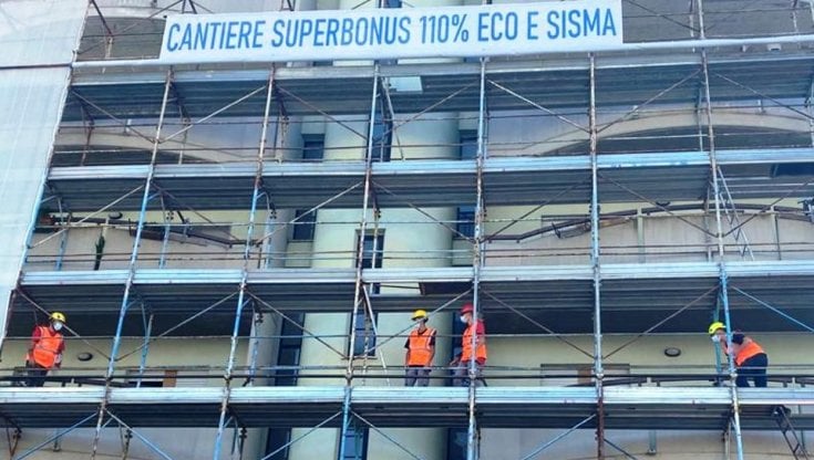 Superbonus e crediti fiscali, nuove modifiche in vista: più tempo per le villette e cessioni più facili