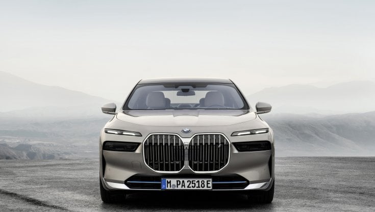 Bmw Serie 7: lusso e velocità in nome dell'ecologia 