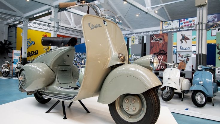 Tenetevi forte, c'è il Vespa Day: tanta musica ed eleganza per i 76 anni dello scooter