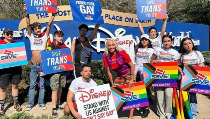La Florida sfida Disney: il governatore toglie i benefici fiscali per le posizioni pro-Lgbt