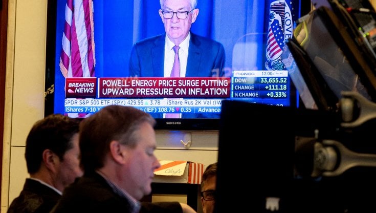 Le Borse di oggi 22, aprile. I listini Ue chiudono in netto ribasso. La Fed accelera la stretta, Lagarde (Bce): "Alta probabilità di alzare i tassi quest'anno"