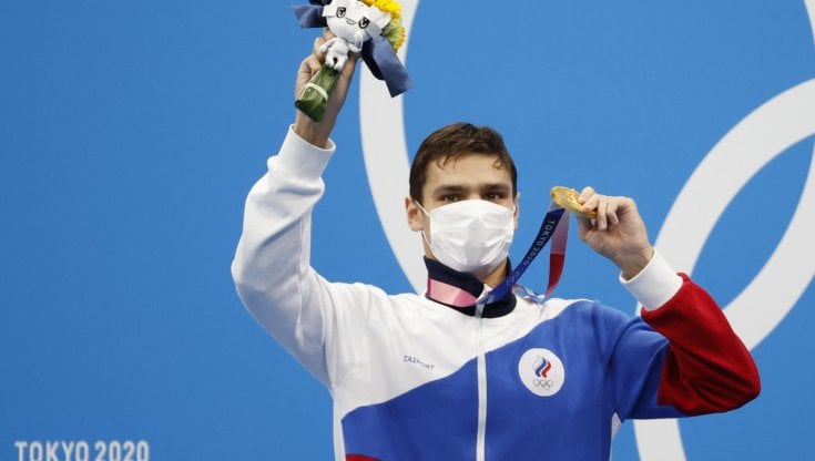 Evgeny Rylov sul podio alle Olimpiadi di Tokyo