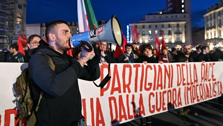 A Torino la fiaccolata alla vigilia del 25 aprile