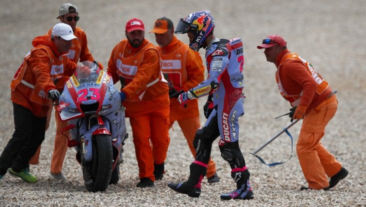 Bastianini dopo la caduta durante il Gp del Portogallo