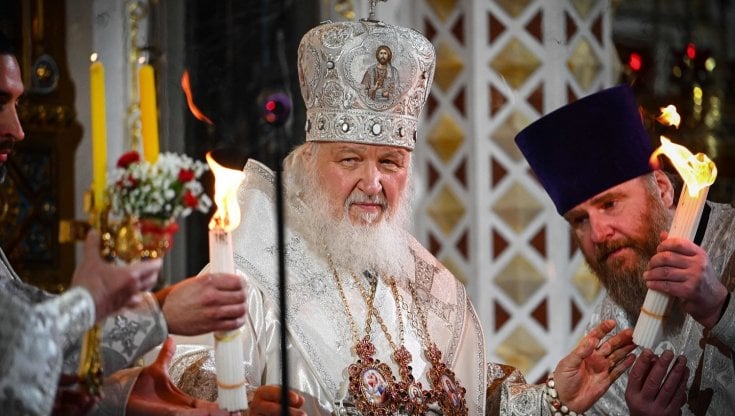 Il patriarca Kirill durante la messa della Pasqua ortodossa a Mosca