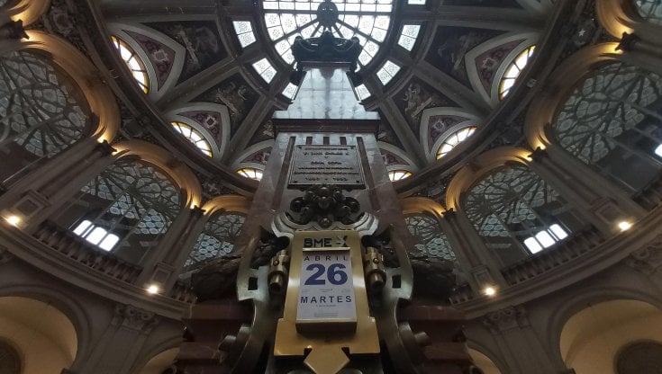 Le Borse di oggi 27 aprile. I listini Ue non si scompongono per il caso-gas. Milano +0,6%, l'euro ai minimi dal 2017