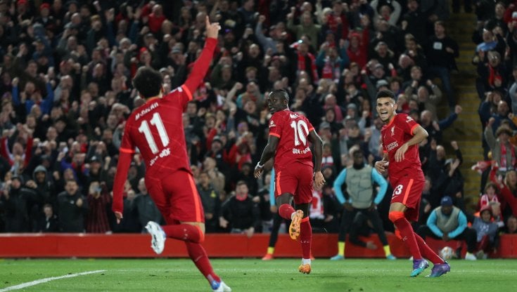 L'esultanza di Man&eacute; dopo il gol del 2-0