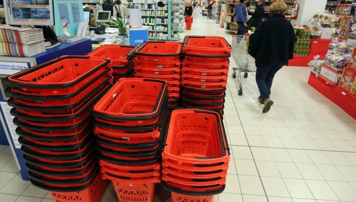 Istat, in calo la fiducia dei consumatori ad aprile. Il fatturato delle imprese ai massimi da gennaio 2000