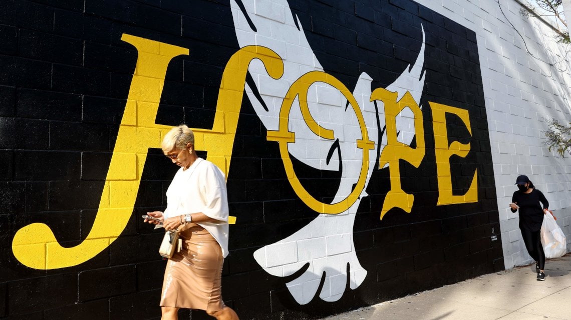West Hollywood, California. Murale "HOPE" dell'artista Corie Mattie. Foto di Mario Tama/Getty 