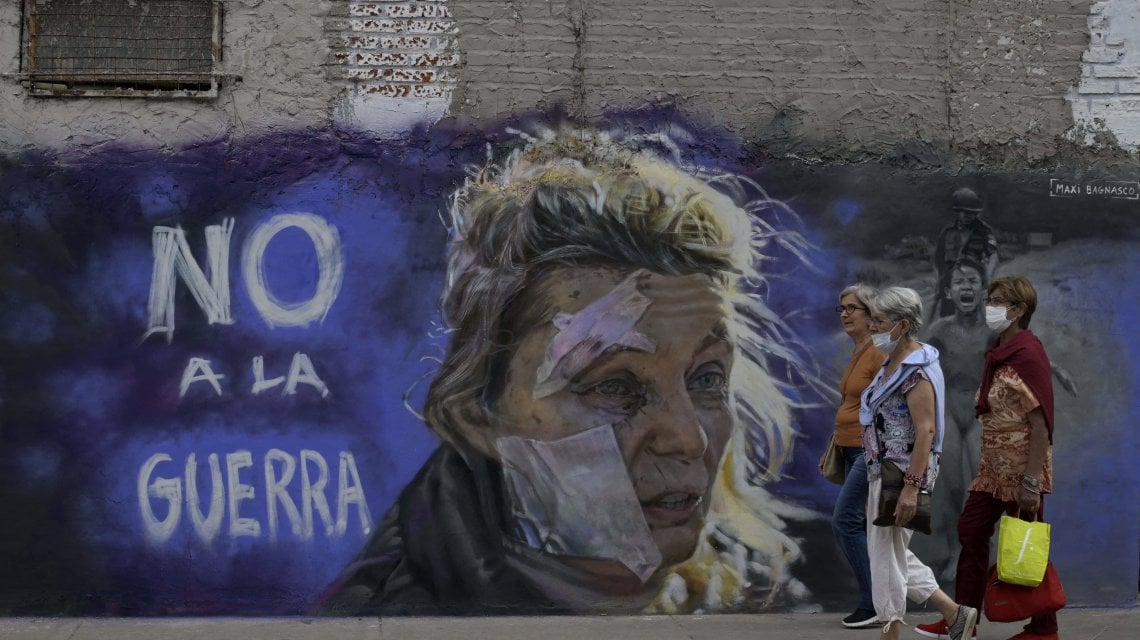 Buenos Aires. Argentina. "No alla guerra" del muralista Maximiliano Bagnasco. Foto di JUAN MABROMATA / AFP