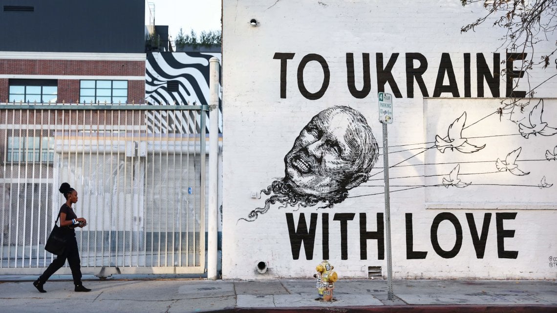 Los Angeles, California. "To Ukraine With Love" degli artisti Corie Mattie e Juliano Trindade. Foto di Mario Tama/Getty