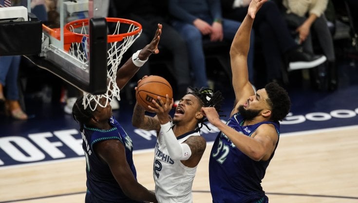 Ja Morant a canestro