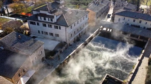 Terre di Siena, il Medioevo perfetto. Bagno Vignoni <strong>video</strong>