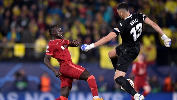 Rulli sbaglia il tempo dell'uscita e Man&eacute; ne approfitta per andare a segnare il terzo gol del Liverpool