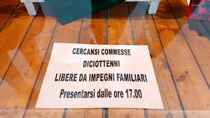 Asiago, multa da 7mila euro al negozio che aveva pubblicato l'annuncio "Cercansi commesse diciottenni"