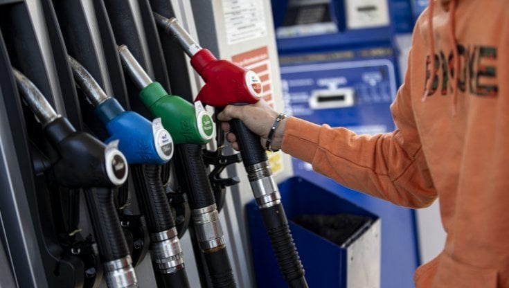 Benzina, ecco come sanzioni al petrolio russo e Opec+ si stanno mangiando il bonus del governo