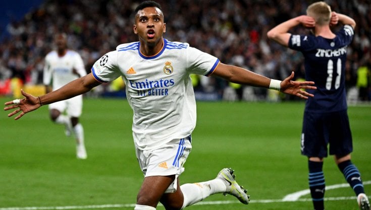 Rodrygo esulta dopo il gol del 2 a 1 al Manchester City