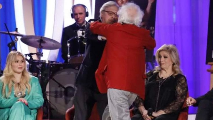 Sgarbi e Mughini, la rissa cattura-share: volano gli insulti, decollano gli ascolti