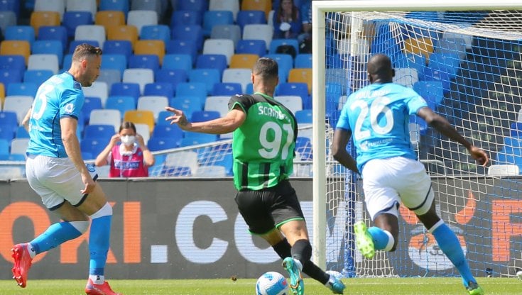 Scamacca in azione contro il Napoli