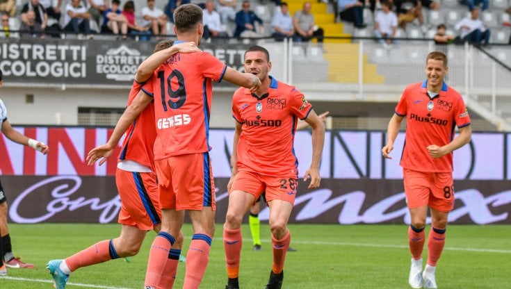 Djimsiti esulta dopo il gol