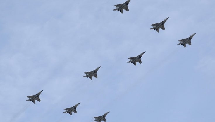 Le prove generali per la commemorazione del 9 maggio a Mosca: aerei militari a formare una z