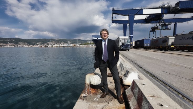 Zeno D&rsquo;Agostino, 54 anni, &egrave; il presidente del Porto di Trieste, il terminal italiano pi&ugrave; sensibile alle scosse della geopolitica: il 90 per cento delle merci che transitano sulle sue banchine sono destinate all&rsquo;estero (Mirco Toniolo - Errebi / Agf)