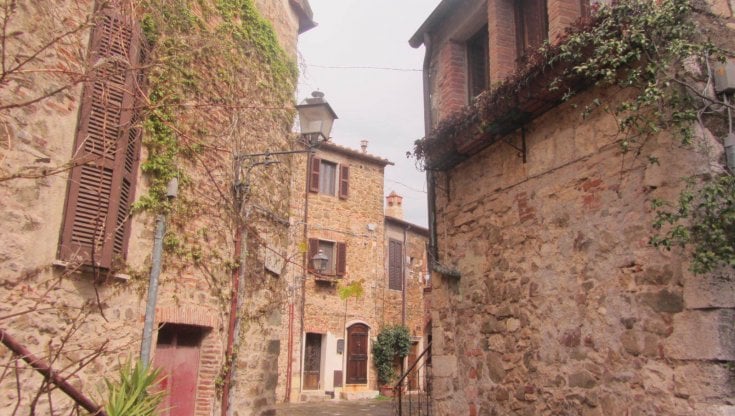 Manciano (GR), frazione di Montemerano (Libreria archivio TCI