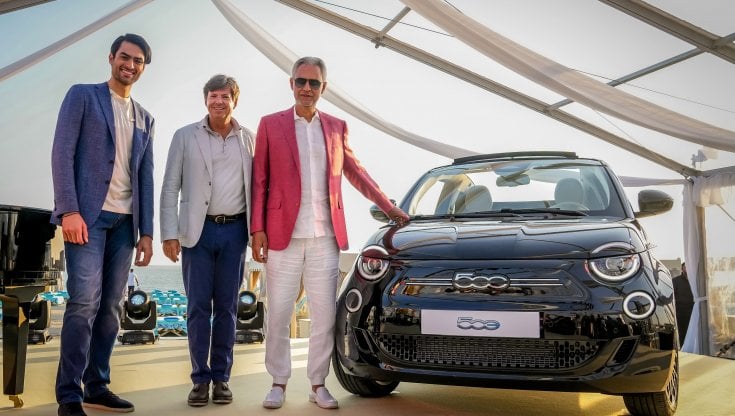 Fiat 500, l'elettrica nel segno di Bocelli. Il suono perfetto che cambia il modello