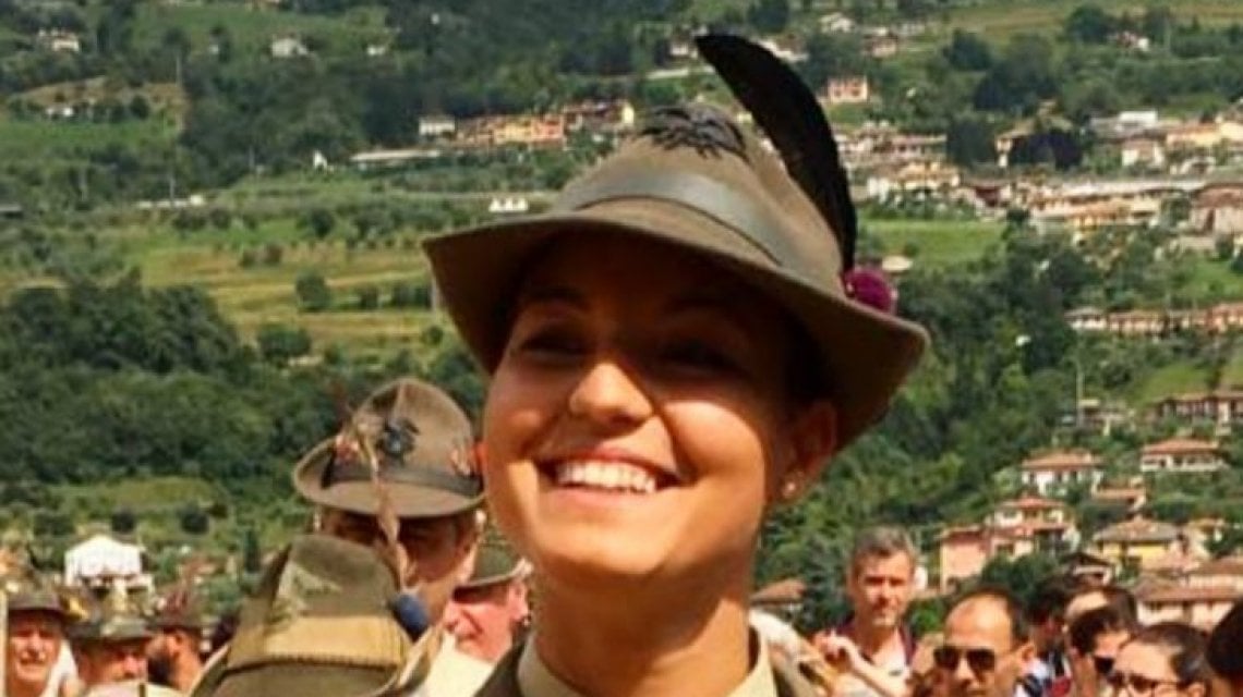 Anche io donna alpina a Rimini ho avuto avance gentili, ma se donne hanno  subito molestie hanno fatto bene a denunciarle\