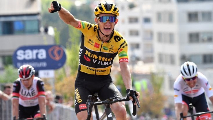 Bouwman vince la settima tappa del Giro d'Italia 2022: sua la volata di  Potenza. Lopez conserva la maglia rosa - la Repubblica