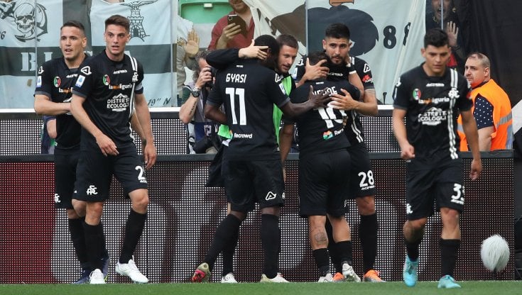 La festa dei giocatori dello Spezia