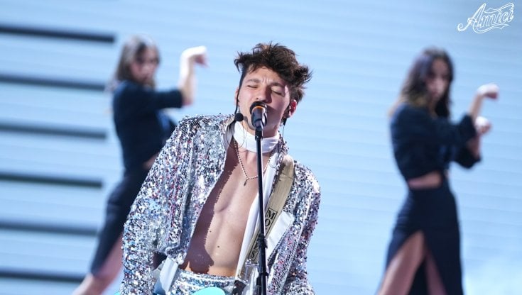Finale Amici, il vincitore è Luigi. "Grazie alla mia famiglia, se sono arrivato qui è merito loro"