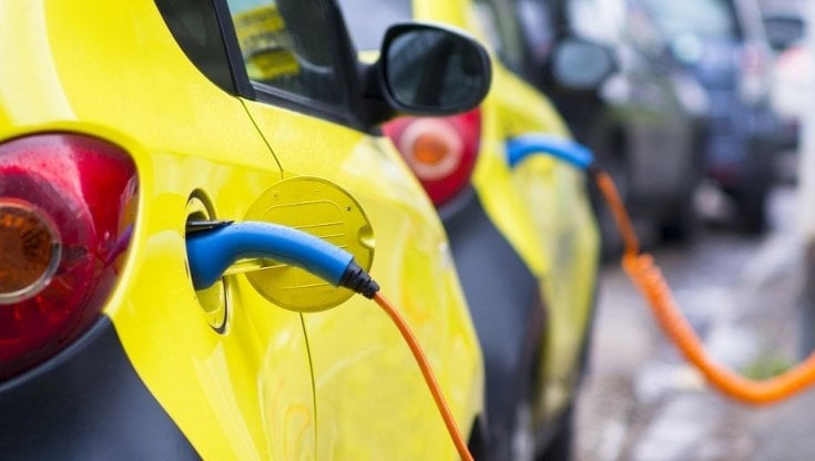 Incentivi auto e moto al via da oggi: fino a 5mila euro di sconto per l'acquisto dei veicoli elettrici