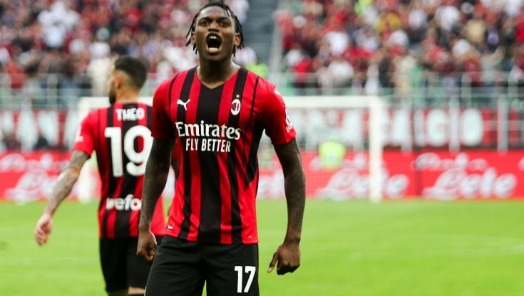 Leao esulta dopo il gol all'Atalanta