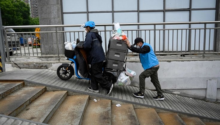 Fattorini delle consegne di Alibaba a Pechino