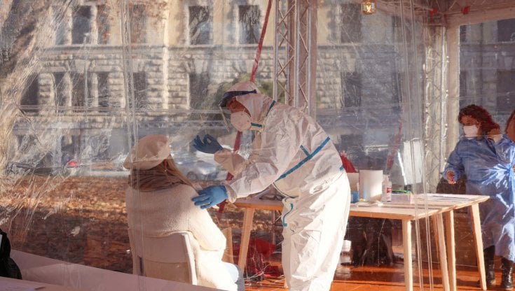 Covid Italia, il bollettino del 18 maggio 2022: 30.408 nuovi casi, 136 morti e tasso di positivià scende all'11,5%