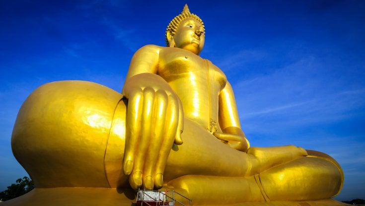 Statua di Buddha al Wat Muang Temple in Thailandia